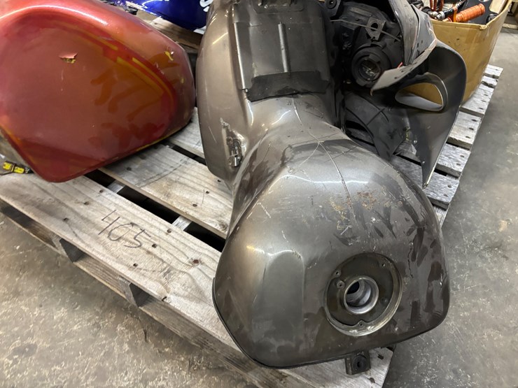 #405-•-lot-of-motorcycle-parts-image-7