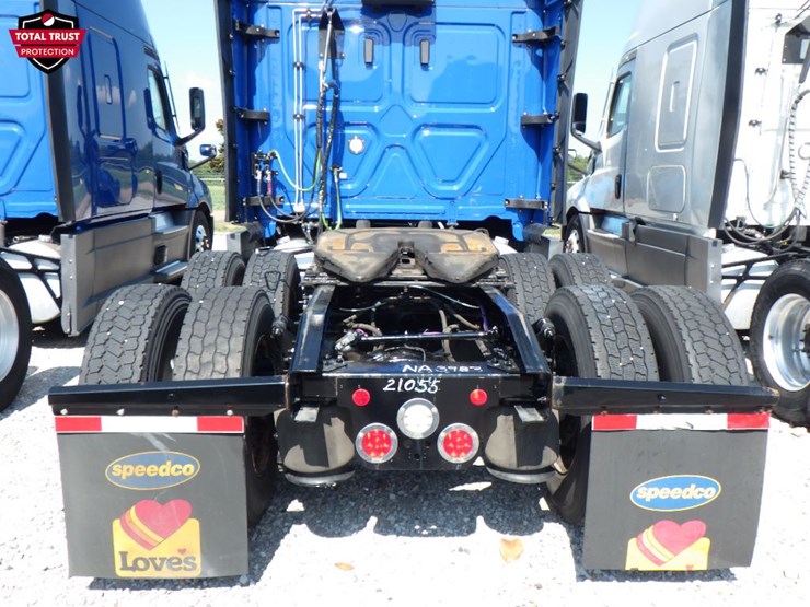 2022-freightliner-cascadia-126-image-9