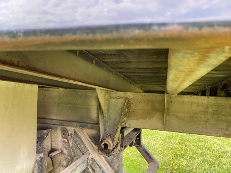 ih-1700-grain-truck-image-25