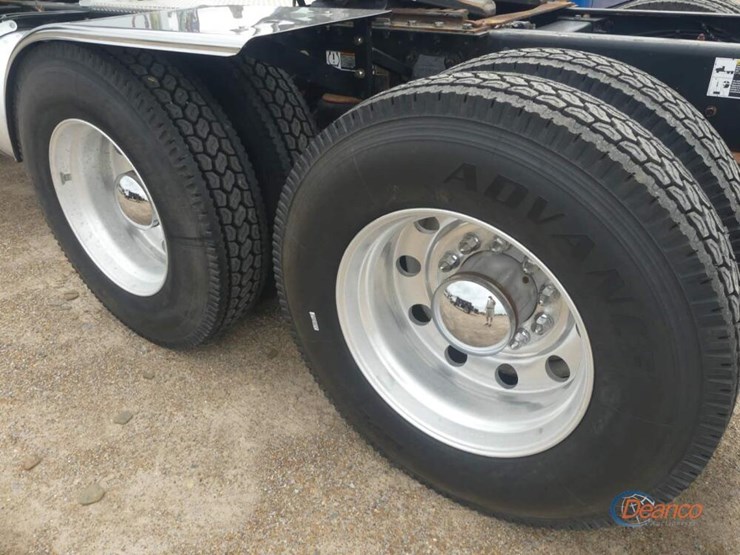 2012-peterbilt-388-image-4