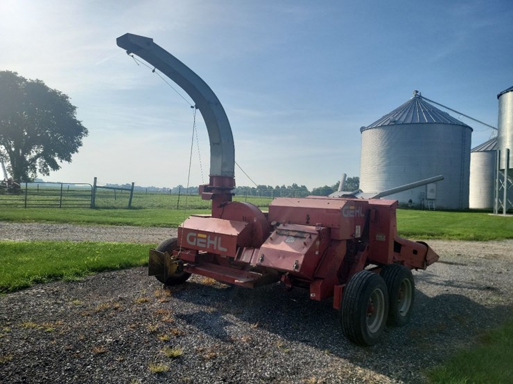 gehl-1065-tandem-axle-forage-chopper-w/2-heads---nice-image-8