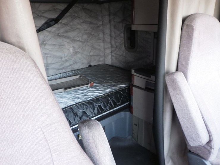 2016-freightliner-cascadia-125-image-6