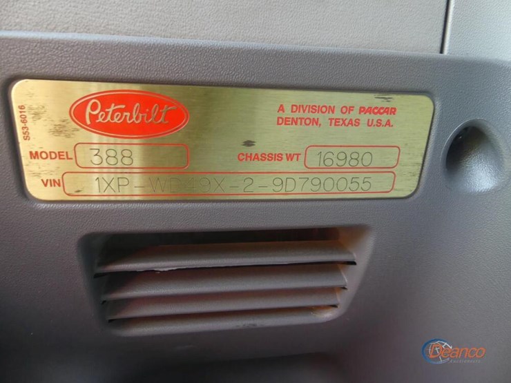 2009-peterbilt-388-image-23