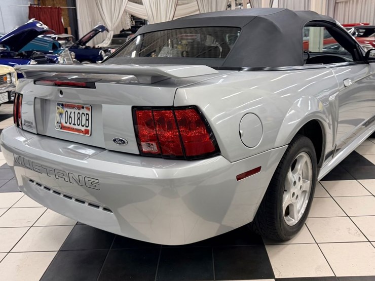#1874-•-2002-ford-mustang-image-13