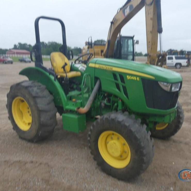 JOHN DEERE 5045E