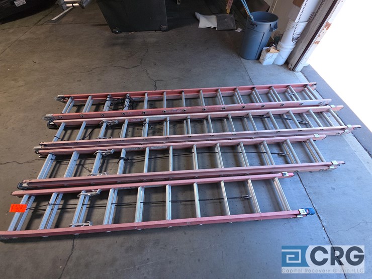werner-fiberglass-extension-ladders-image-2