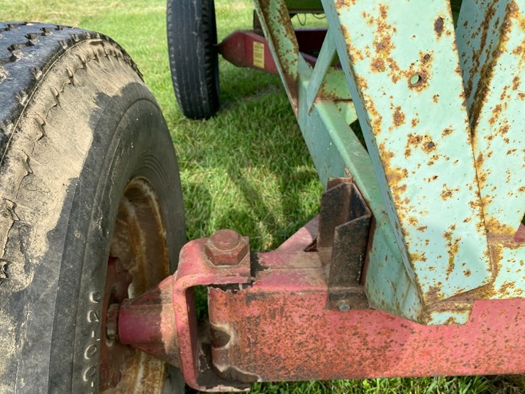 parker-2600-gravity-wagon-image-13