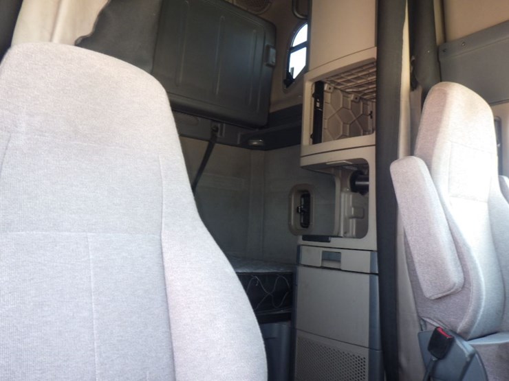 2018-freightliner-cascadia-125-evolution-image-5