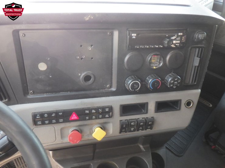 2020-freightliner-cascadia-116-image-18