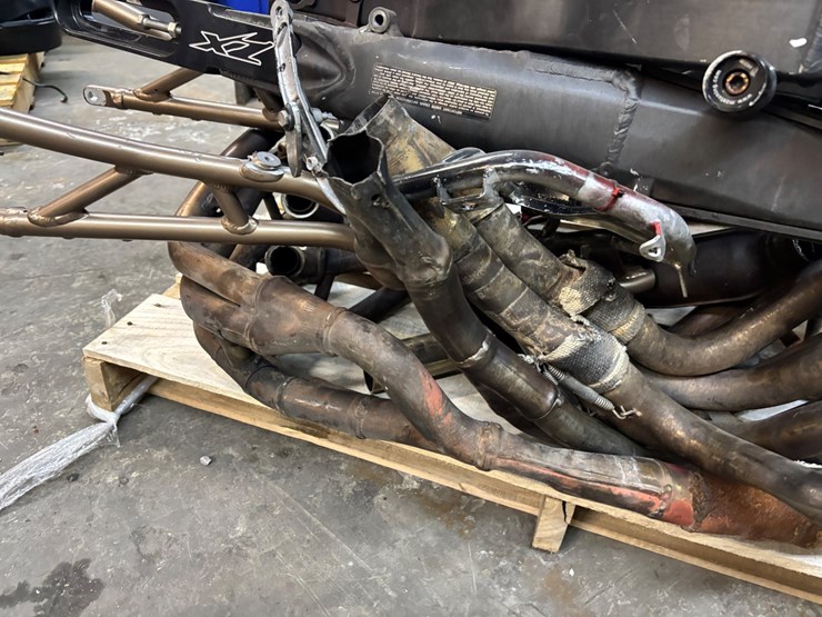 #404-•-lot-of-parts-for-suzuki-gsx/r-image-2