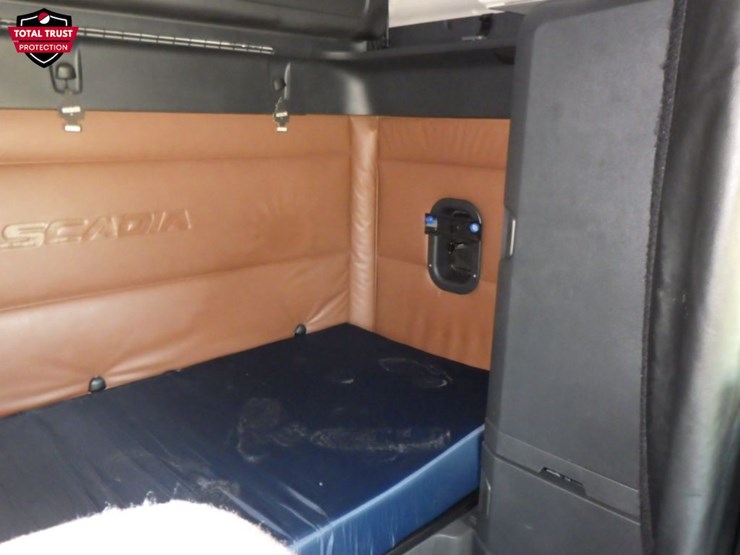 2022-freightliner-cascadia-126-image-5