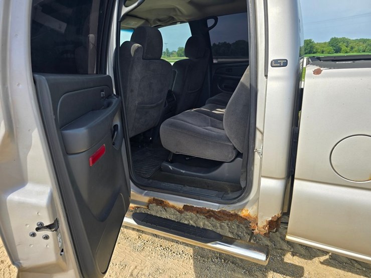 2006-chevrolet-2500-image-14