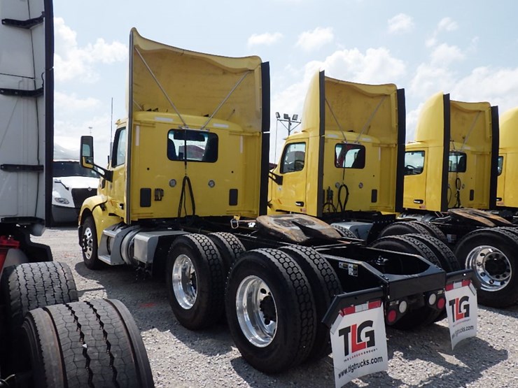 2021-peterbilt-579-image-12