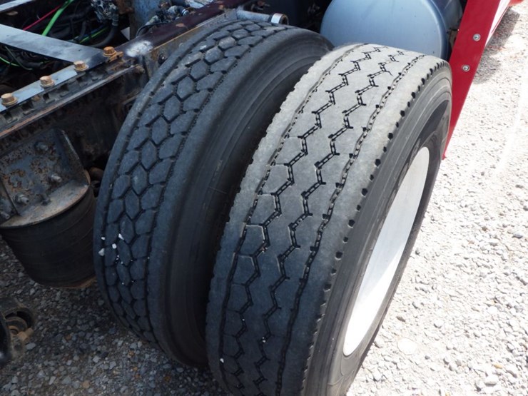 2016-freightliner-cascadia-125-evolution-image-9