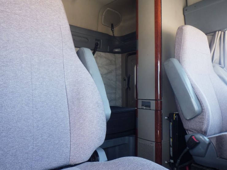2019-freightliner-cascadia-125-image-4