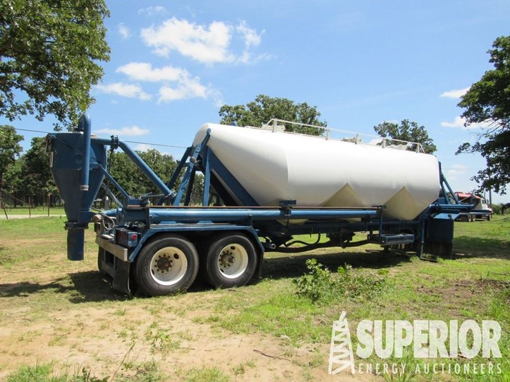 (x)-2006-lbi-heb-ht2-j1000x3-t/a-pneumatic-bulk-cement-trailer-image-2