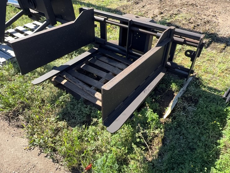 square-bale-clamp-image-1