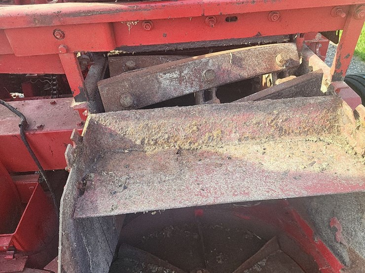 gehl-1065-tandem-axle-forage-chopper-w/2-heads---nice-image-42