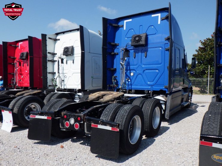 2022-freightliner-cascadia-126-image-8