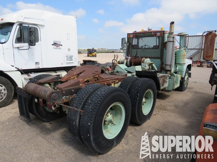 mack-r-700-t/a-winch-tractor-image-4