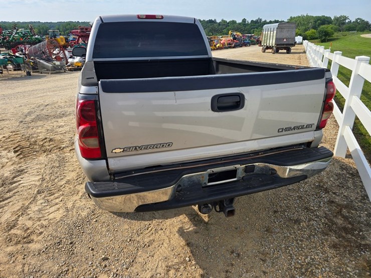 2006-chevrolet-2500-image-4