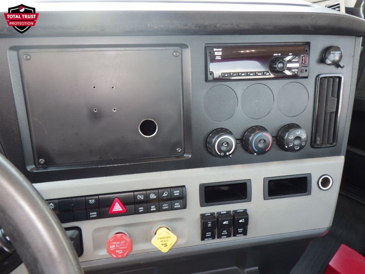 2020-freightliner-cascadia-126-image-17