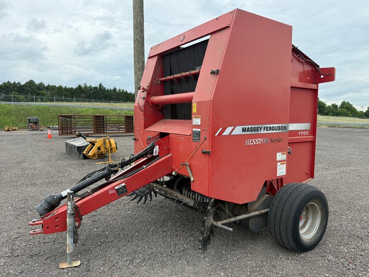 massey-ferguson-1745-image-1