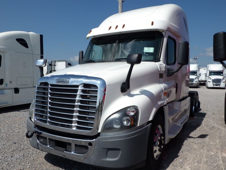 2016-freightliner-cascadia-125-image-1