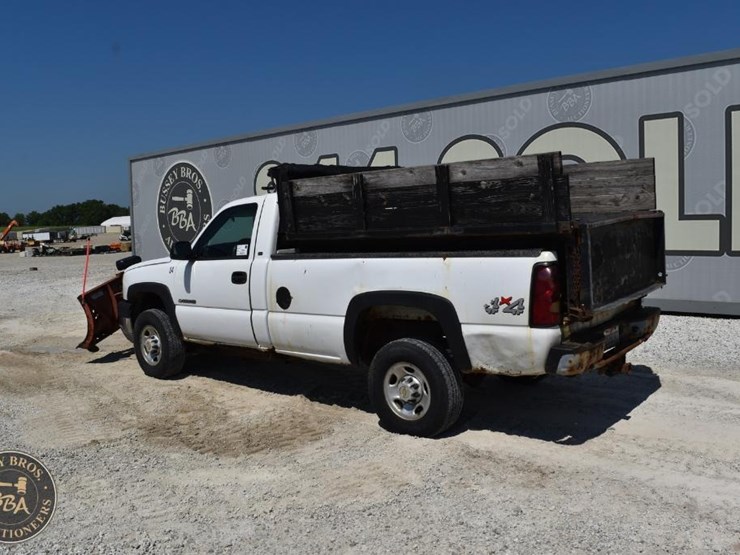 2004-chevrolet-silverado-1500-image-10