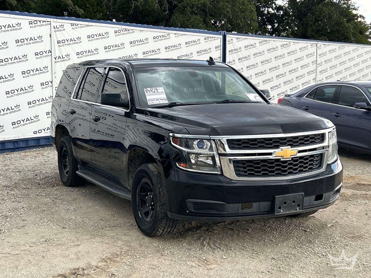 2016-chevrolet-tahoe-image-4
