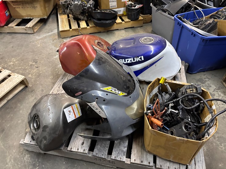 #405-•-lot-of-motorcycle-parts-image-1