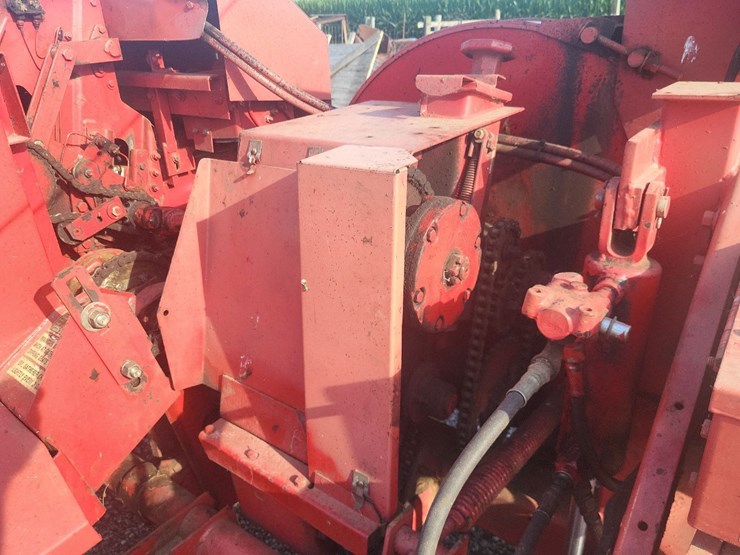 gehl-1065-tandem-axle-forage-chopper-w/2-heads---nice-image-16