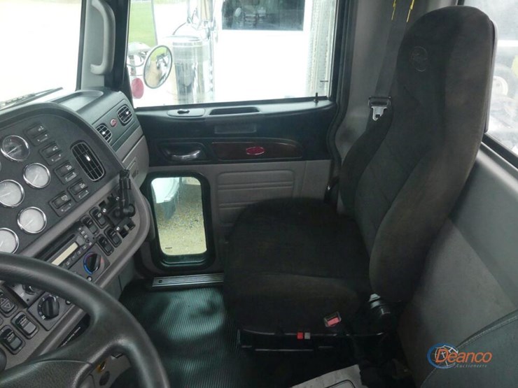2013-peterbilt-388-image-16