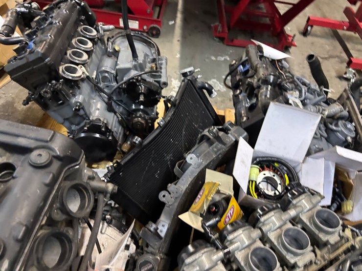#408-•-2-pallets-of-motorcycle-engines-and-engine-parts-image-16