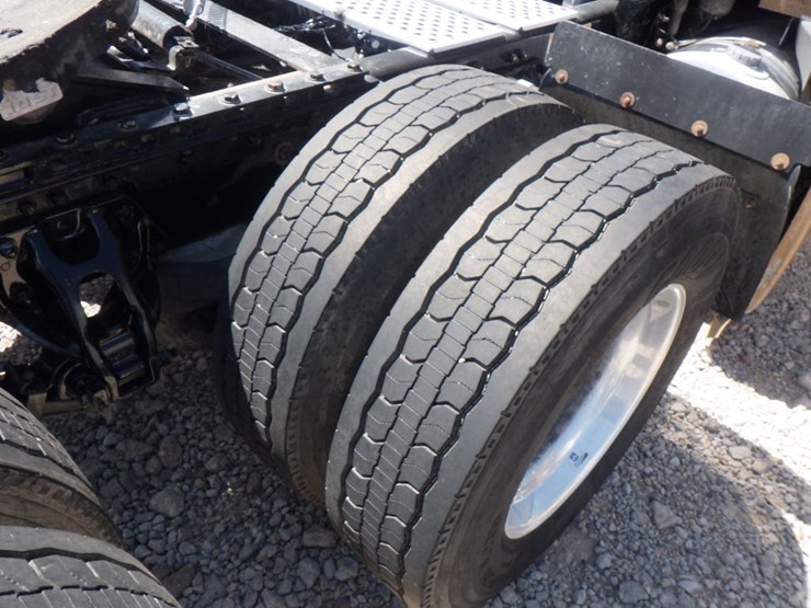 2022-kenworth-t680-image-5