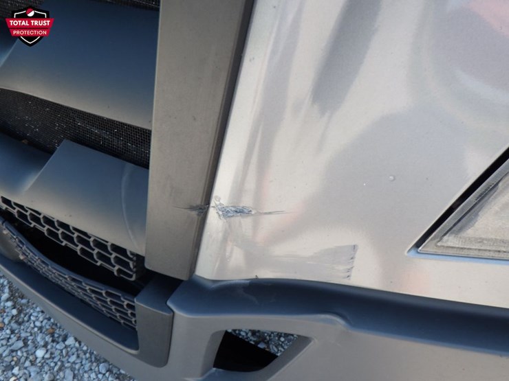 2022-freightliner-cascadia-126-image-3