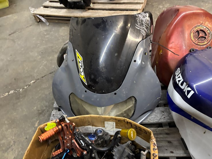 #405-•-lot-of-motorcycle-parts-image-9