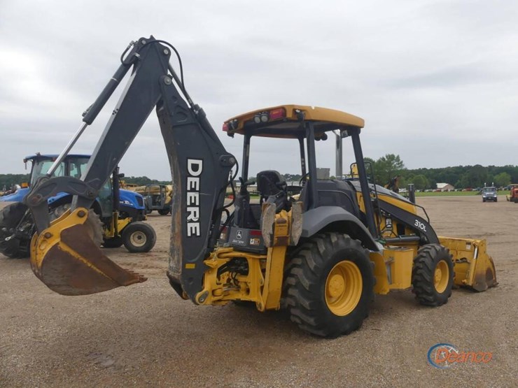 2019-deere-310l-image-2