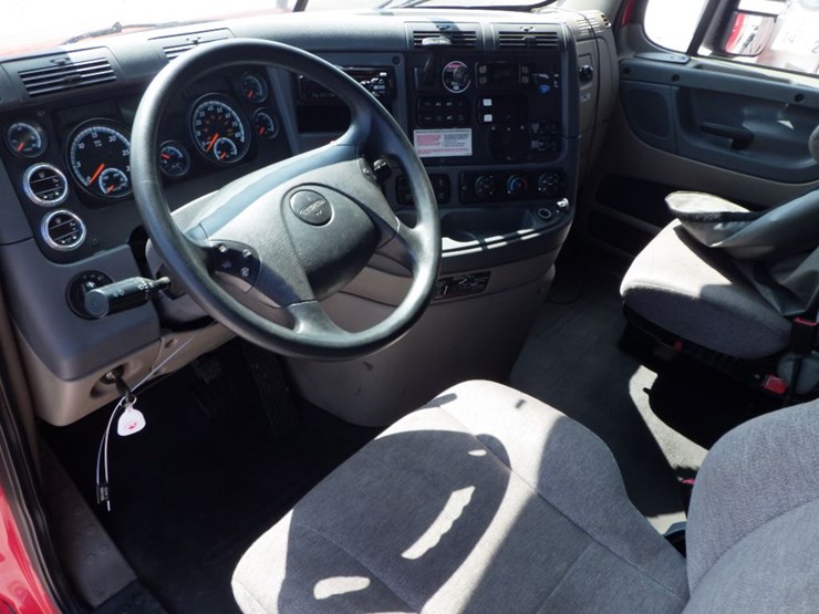 2016-freightliner-cascadia-125-evolution-image-20