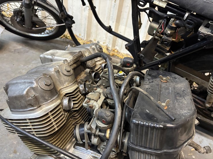 #400-•-mid-70’s-honda-cb750-for-parts/-repairs-image-11