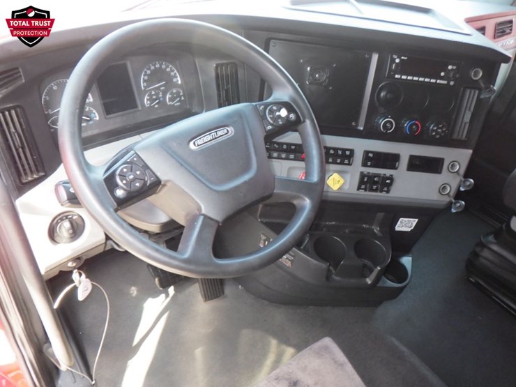 2022-freightliner-cascadia-126-image-17