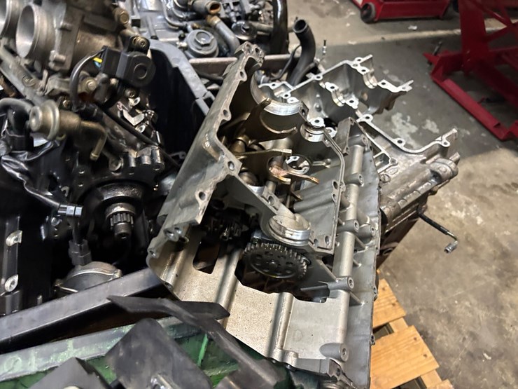 #408-•-2-pallets-of-motorcycle-engines-and-engine-parts-image-28