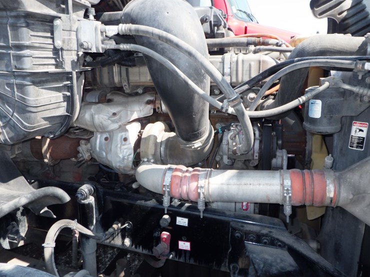 2016-freightliner-cascadia-125-image-32