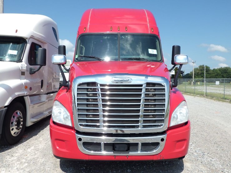 2016-freightliner-cascadia-125-evolution-image-2