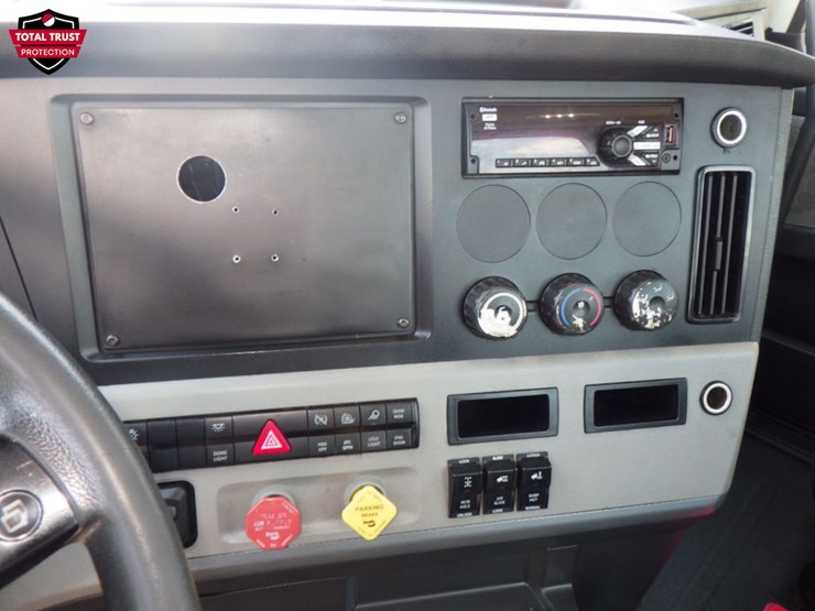2020-freightliner-cascadia-126-image-17