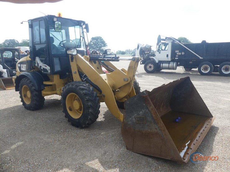 2014-caterpillar-908h2-image-1