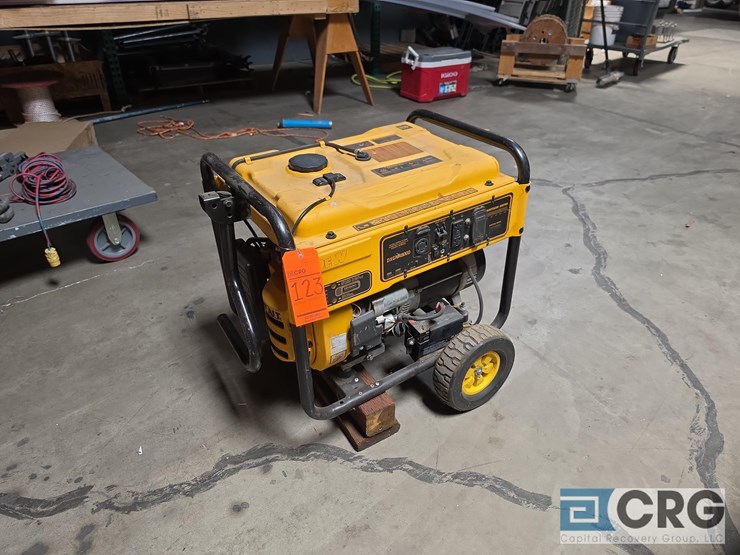 dewalt dxgnr8000-portable-generator-image-1