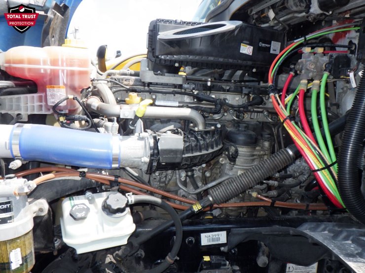 2022-freightliner-cascadia-126-image-21