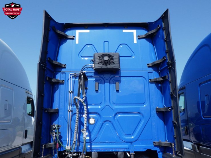2022-freightliner-cascadia-126-image-11