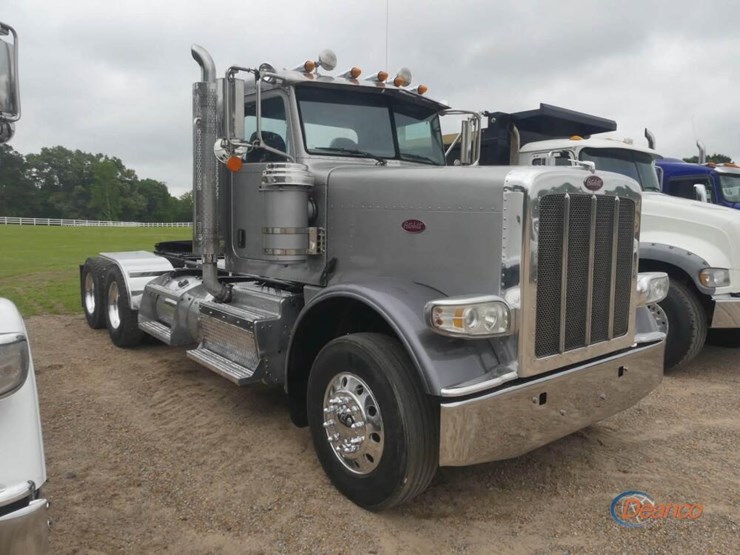 2013-peterbilt-388-image-1